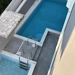 Sa Pogledom Na I Otoke *