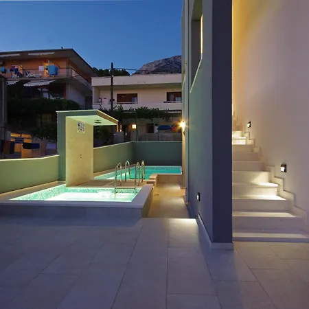 Apartman Sa 2 Spavace Sobe, Bazenom I Parkingom Makarska