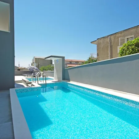 Sa 2 Spavace Sobe, Bazenom I Parkingom Apartman Makarska