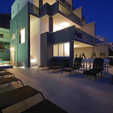 Apartman Sa 2 Spavace Sobe, Bazenom I Parkingom