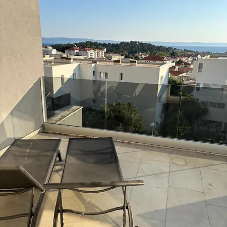 Sa 2 Spavace Sobe, Bazenom I Parkingom * Makarska