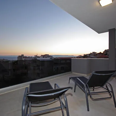 Apartman Sa 2 Spavace Sobe, Bazenom I Parkingom Makarska