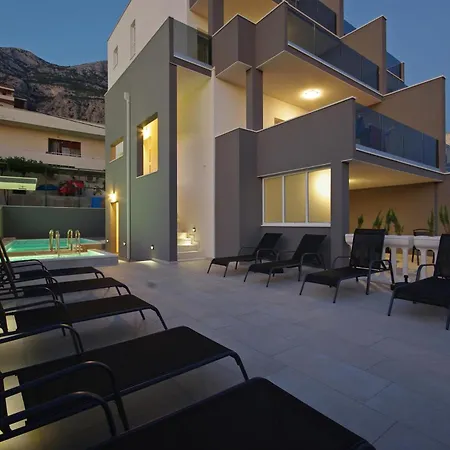 Sa Pogledom Na I Otoke Makarska