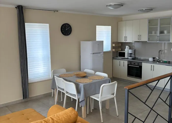 Sa Pogledom Na I Otoke Makarska